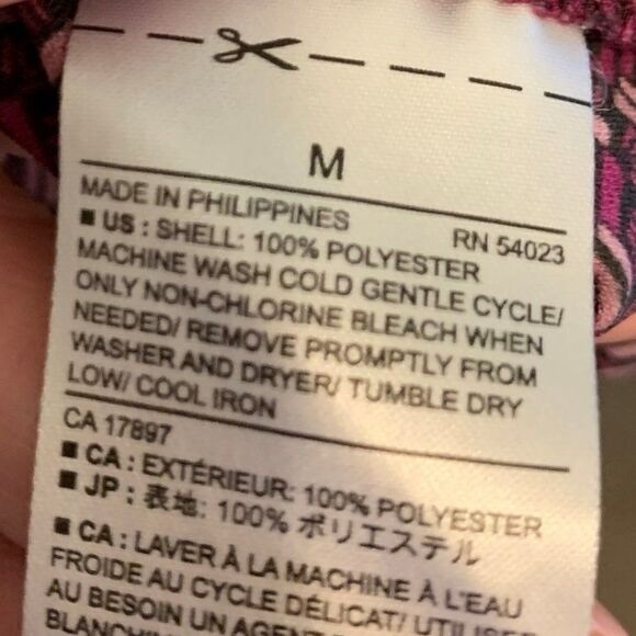 Banana Republic blouse Sz M poly long sleeve with pleat black pink burgundy - Picture 6 of 6